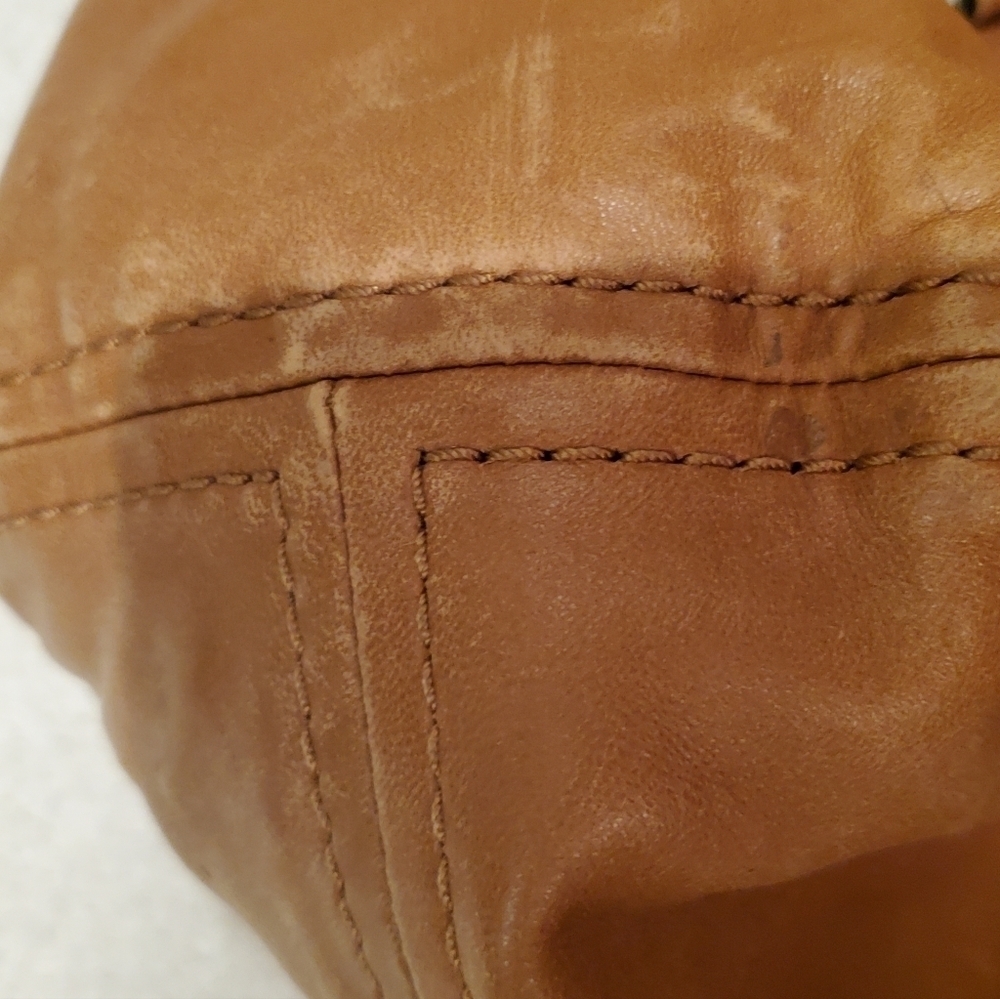 Michael kors buttery soft leather shoulder bag. - Picture 8 of 10